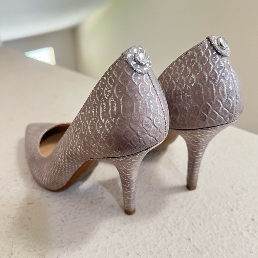 Michael Kors Nathalie Flex High Pump Metallic Embossed Leather Silver Size 5.5 - Picture 8 of 12
